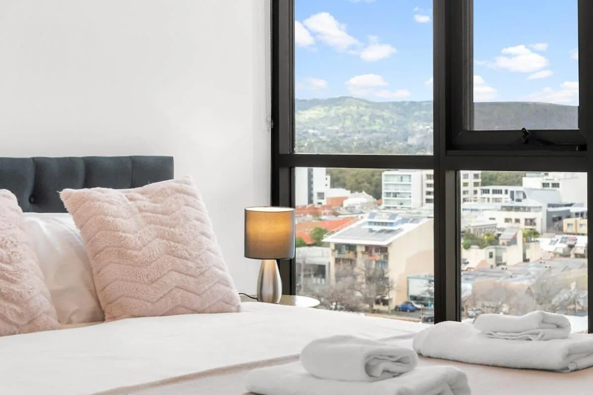דירות אדלייד Pure Elegant City Apt -Free Parking- Wifi- View 0*,